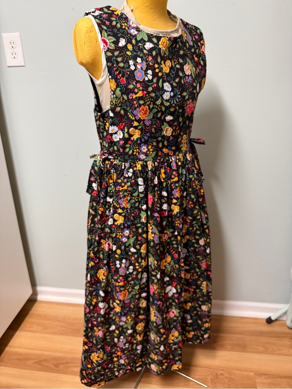 Vintage Tavern on the Green jumper by Vera Bradley Designs.